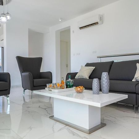 Villa Pleiades Paphos Eksteriør billede